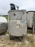 Емкость нержавеющая, объем — 2 куб. м. вертикальная, мешалка доставка из г.Москва
